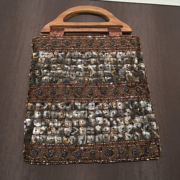 BEADED BAG WITH SHELLS AND WOOD HANDLE - Picture 2 of 8